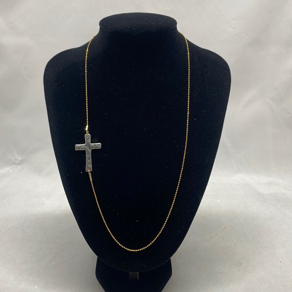 Classy cross necklace